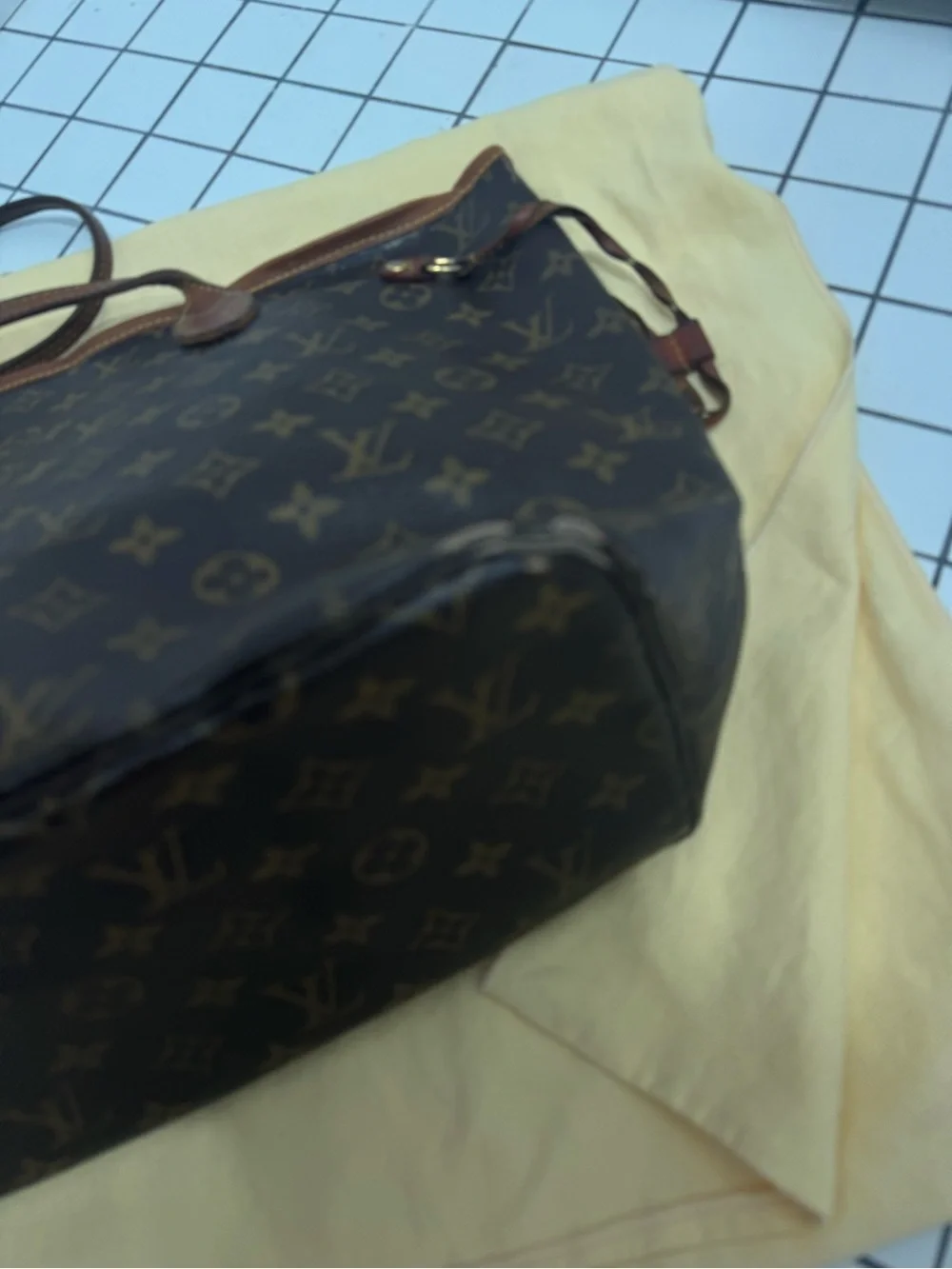 Louis Vuitton Never Full.